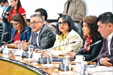 Integrantes de comisiones de la Cámara de Diputados durante su sesión de 1 de octubre de 2026.