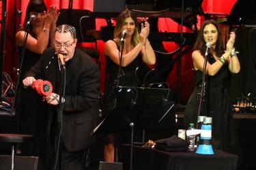 Mike Patton arma la fiesta en Bellas Artes
