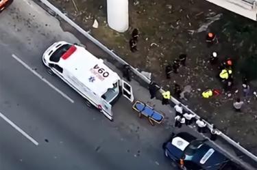 Aunque la menor presentó algunas lesiones, sobrevivió a caer desde un puente vehicular.