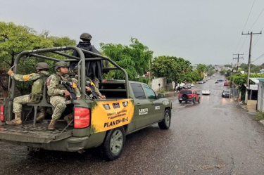 Ante las fuertes lluvias que están ocurriendo en el estado de Veracruz, las comandancias de la Sexta Región y de la 19 Zona militares, mantienen activo el Plan DN-III-E en su fase de prevención.