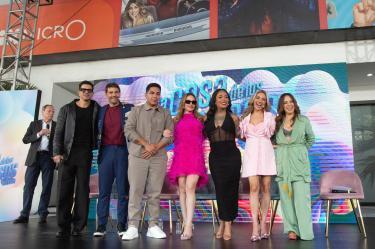 Conferencia de prensa con los finalistas de la Casa de los famosos 2026. Yahir, Memo Schutz, Ese Pérez,Gema Garoa, Karina Torres, Mariana Ochoa y la productora, Rosa María Noguerón.