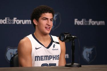 Primeros puntos de Karim López con los Grizzlies