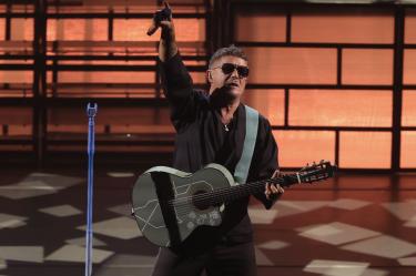 Alejandro Sanz durante su presentación en el Auditorio Nacional con su gira “¿Y ahora qué?” (2025).