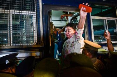 Arrestan a la exprimera dama Shiranthi Rajapaksa en medio de una investigación por presunta corrupción y manejo irregular de fondos benéficos.