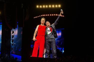 El cantante invitó a Omar Chaparro al escenario