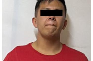 Tras una intensa persecución que terminó en la colonia Peralvillo, elementos de la SSC detuvieron a dos sujetos armados con una metralleta y equipo para clonar llaves.