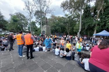 Ante el hecho, restaurantes, cafeterías, librerías, centros de salud y diversos comercios, cerraron momentáneamente las puertas.