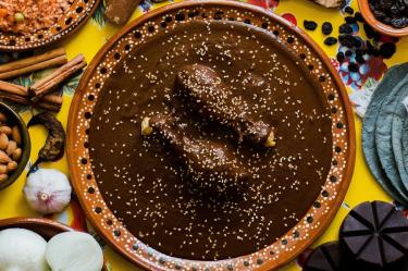 El mole es una muestra del sincretismo gastronómico y cultural de México
