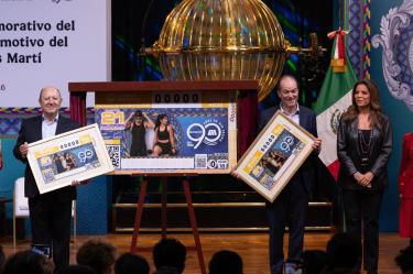Develación del Billete Conmemorativo del Sorteo Mayor No. 4032 con Motivo del 90 Aniversario de Deportes Martí.