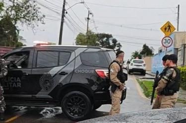 El hombre portaba un cuchillo y una réplica de pistola, además de un producto inflamable y un encendedor.