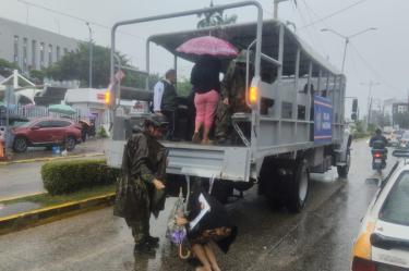 Personal naval permanece desplegado en estados del Pacífico ante el avance del huracán "Simón"