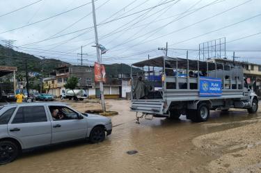Personal naval permanece desplegado en estados del Pacífico ante el avance del huracán "Simón"