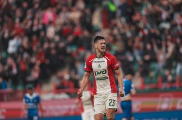 El defensa mexicano César Montes contribuyó en la victoria del FC Lokomotiv