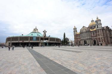 La actual Basílica de Guadalupe fue diseñada por el arquitecto Pedro Ramírez Vázquez con fray Gabriel Chávez de la Mora y se construyó en 22 meses.