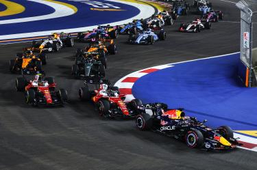 Verstappen ganó por primera vez en Singapur