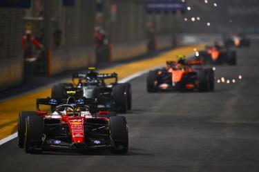 Hamilton no pudo defenderse de Antonelli, Norris y Piastri