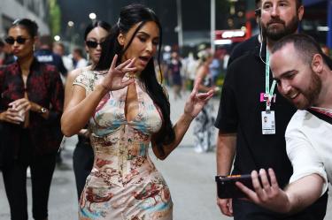 Kim Kardashian viajó de inmediato para llegar a la sprint y a la carrera del Gran Premio de Singapur junto a Lewis Hamilton.