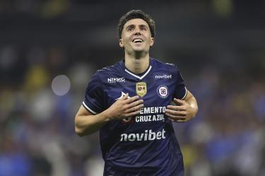 Cruz Azul toma precaución con y da descanso a José Paradela ante Pumas