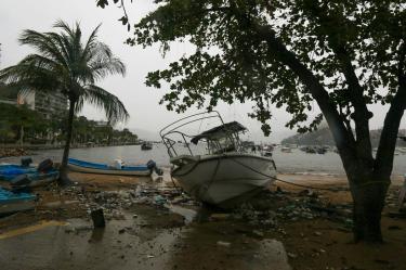 La presidenta de México, Claudia Sheinbaum Pardo llamó a la población a mantenerse informada y evitar acercarse a las playas.