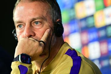 El entrenador Hansi Flick se negó a responder todas las preguntas relacionadas con Vinícius Júnior y el Real Madrid.