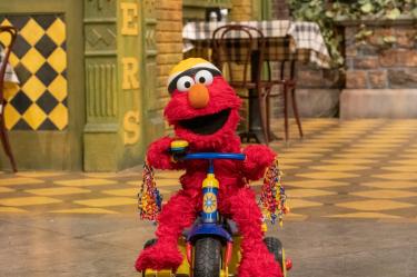 El personaje de Plaza Sésamo enseña a los niños a expresar sus emociones