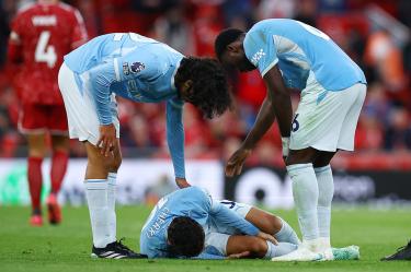Steven Gerrard arremetió contra el Manchester City y exigió un castigo ejemplar