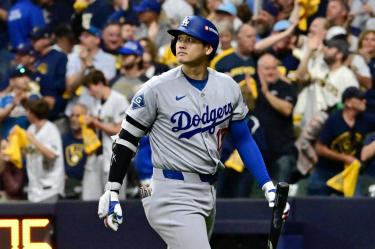Ohtani con el uniforme de Dodgers.