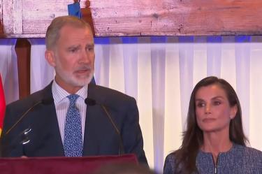 El rey Felipe VI ofrece un discurso durante su histórica visita a Ceuta, el 13 de octubre de 2026, acompañado por la reina Letizia.