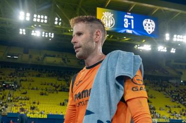 Péter Gulácsi se ha consolidado como el arquero titular del Villarreal esta temporada.