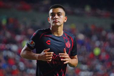 Gilberto Mora lloró por un llamado que recibió cuando tenía a los 16 años