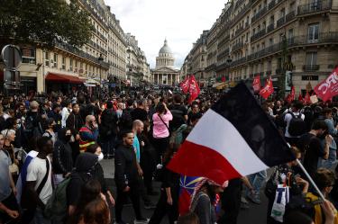 Los manifestantes, en su mayoría alumnos de bachillerato y universitarios, salieron a protestar a las calles de la capital francesa para exigir mejores condiciones de estudio.