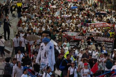 Ciudad de México a 13 de octubre de 2026. Decenas de trabajadores del Instituto Mexicano del Seguro Social (IMSS) marcharon del Hospital Siglo XXI a Paseo de la Reforma. Foto: Alejandro Aguilar