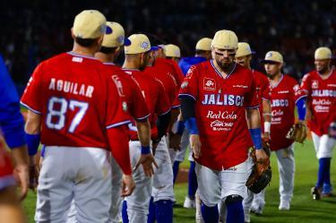 Los Charros de Jalisco vencieron a los Jaguares de Nayarit en un encuentro de 13 carreras que terminó en menos de tres horas.