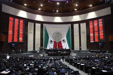 “Trae impuestos disfrazados”, advierte oposición que exige cerrar el paso a factureras y al huachicol fiscal.