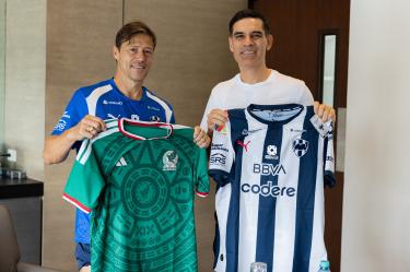 Matías Almeyda, DT del Monterrey, y Rafael Márquez, seleccionador de México, en las instalaciones de El Barrial.
