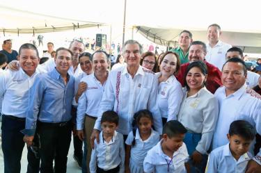 El gobernador subrayó la relevancia de la infraestructura ferroviaria de Nuevo Laredo, al señalar que se trata del único municipio del país con doble vía ferroviaria