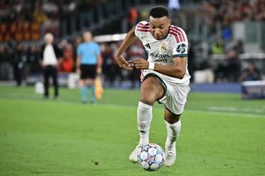 Kylian Mbappé jugando.