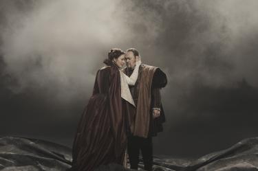 Aspectos del montaje de la ópera Macbeth que se presentará en The Metropolitan Opera y que se proyectará en la pantalla gigante del Auditorio Nacional el sábado 17 de octubre de 2026.