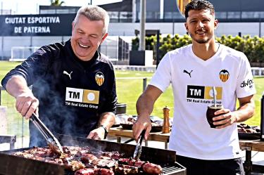 Javier Aguirre y Guido Rodríguez realizaron un asado para unir al vestuario