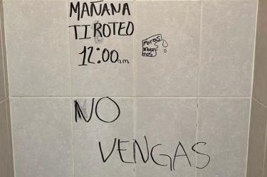 Elementos de la Policía Estatal y de la Subsecretaría de Prevención Social y Participación Ciudadana acudieron hasta la telesecundaria y dialogaron con estudiantes y maestros