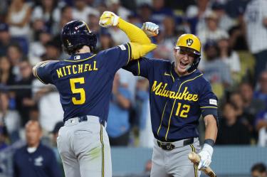 Milwaukee Brewers vence a Los Angeles Dodgers en el Juego 3 de la NLCS