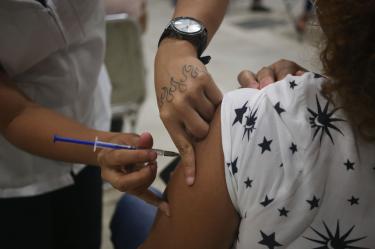 Expertos explican que niveles elevados de glucosa en sangre interfieren con el trabajo de células del sistema inmune, lo que aumenta el riesgo de infecciones respiratorias, genitourinarias y la piel