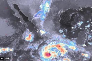El fenómeno presenta vientos máximos sostenidos de 120 km/h y rachas de hasta 150 km/h.