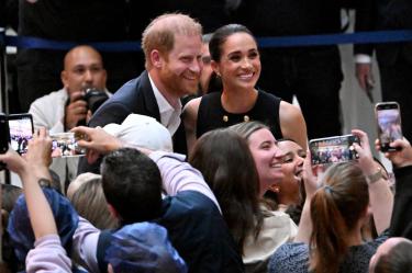(FILES) Britain's Prince Harry (L), Duke of Sussex, and his wife Meghan (R), the Duchess of Sussex, meet people at the Royal Children's Hospital in Melbourne on April 14, 2026. Britain's Prince Harry and his wife Meghan will on Thursday, October 15, carry out their first joint engagement since returning to live in the UK in August, according to media reports. (Photo by William WEST / AFP)