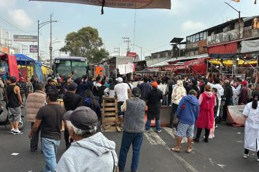 Bloqueo de comerciantes en Mercado San Juan