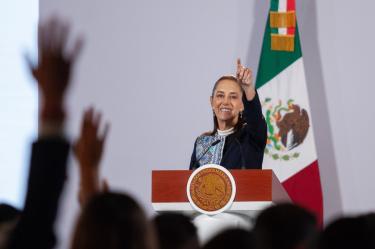 La presidenta confió en que la operación se traduzca en más inversión y mejor acceso a internet para los mexicanos.