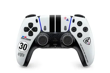 El control edición especial de PlayStation GT fue presentado junto con la actualización del juego.