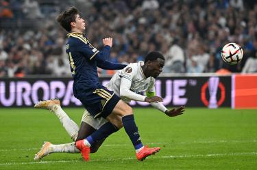 Armando "La Hormiga" González sumó minutos con el Olympiacos en la Europa League
