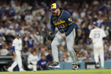 JoJo Romero reacciona después de ponchar a Max Muncy en el cuarto juego de la serie.