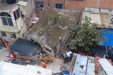 Bomberos, policías, personal de la alcaldía Cuauhtémoc y de Protección Civil, atendieron la emergencia